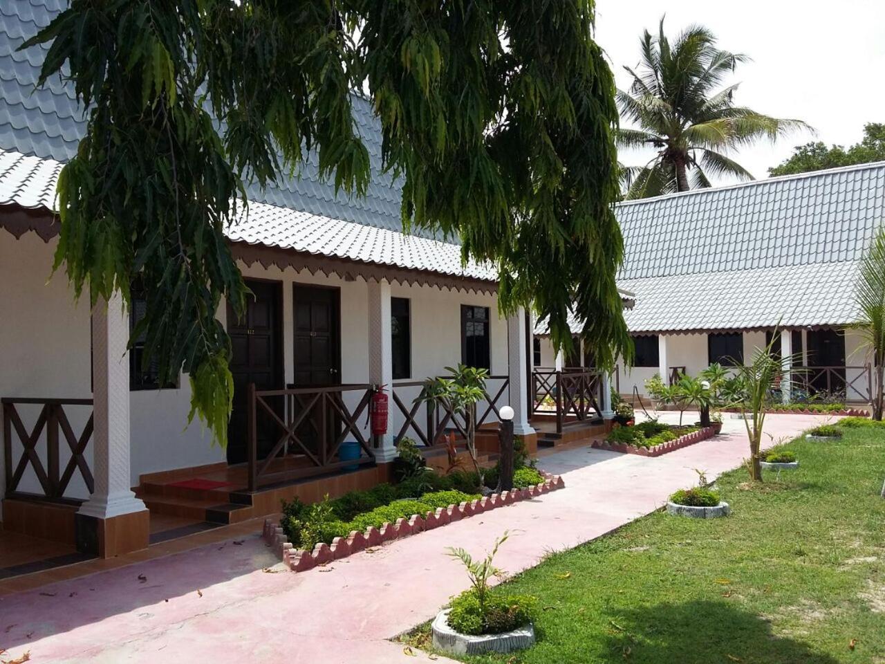 Rasa Senang Villa -Islam Guest Only Pantai Cenang  Exterior photo